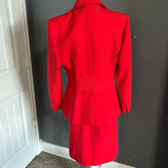 Yves Saint Laurent Encore Women’s Red Suit Jacket & Skirt 100% Wool Size 12 - Picture 3 of 16